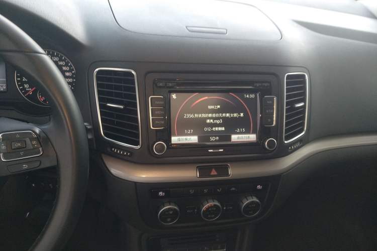 Used Volkswagen Sharan 2014 2.0 TSI Standard Model Audio And AC Panel