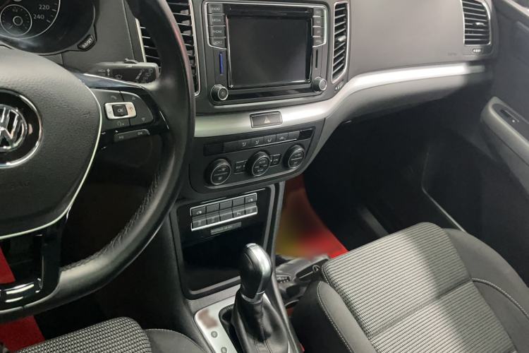 Used Volkswagen Sharan 2018 380TSI Comfort Edition 7-Seater Audio And AC Panel