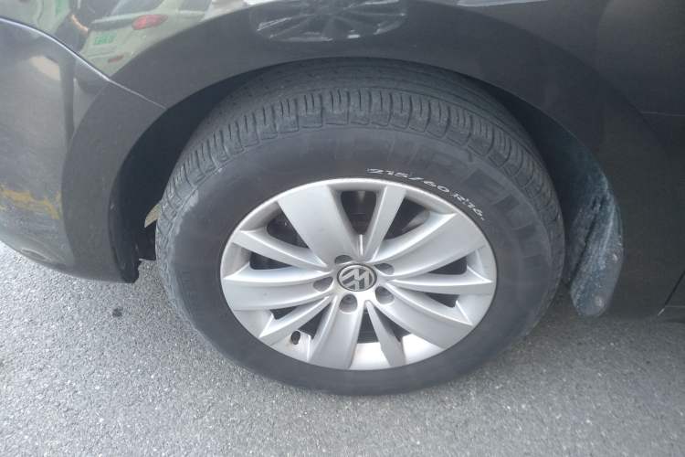 Used Volkswagen Sharan 2014 2.0 TSI Standard Model Left Front Wheel Hub