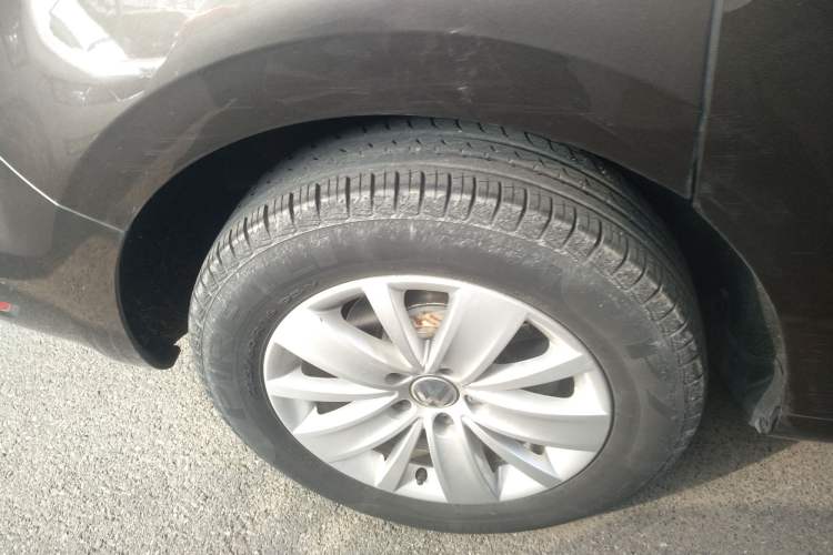 Used Volkswagen Sharan 2014 2.0 TSI Standard Model Right Rear Wheel Hub