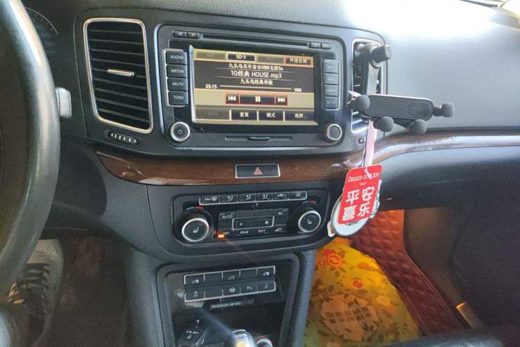 Used Volkswagen Sharan 2012 2.0 TSI Luxury Version Euro IV Audio And AC Panel