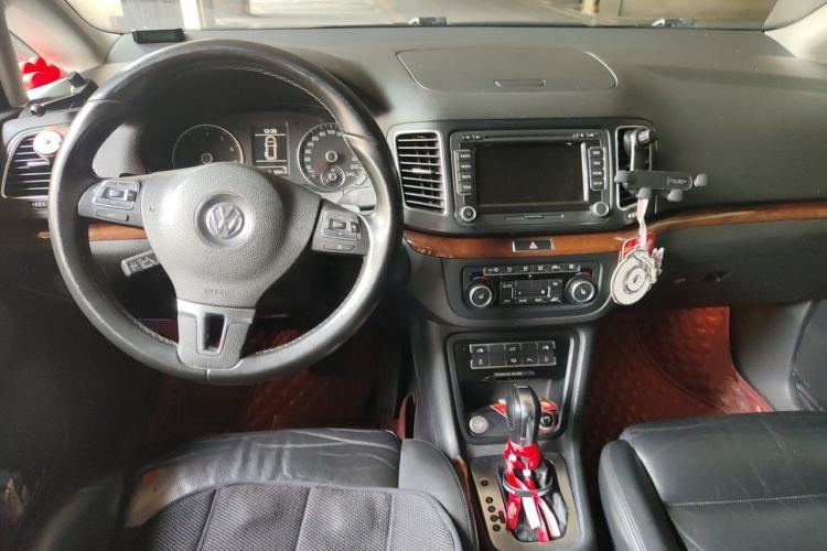 Used Volkswagen Sharan 2012 2.0 TSI Luxury Version Euro IV Center Console