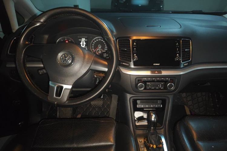 Used Volkswagen Sharan 2012 2.0 TSI Standard Version Euro IV Center Console