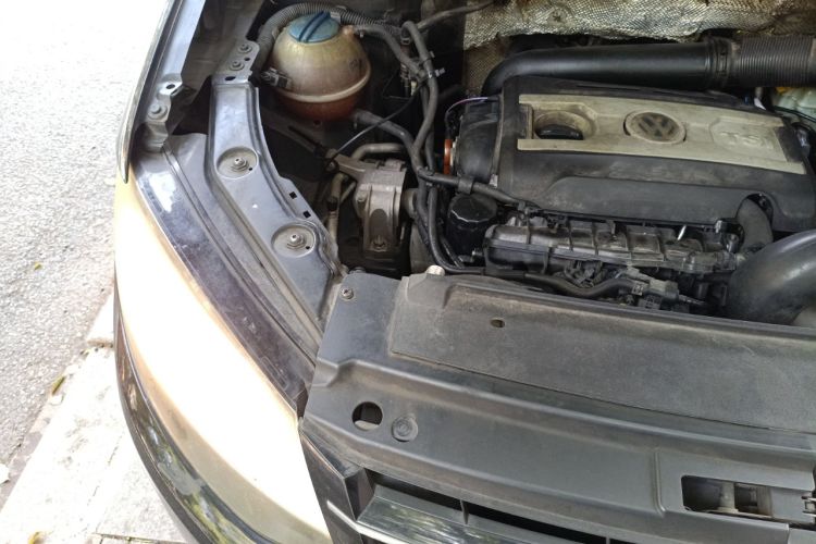 Used Volkswagen Sharan 2012 2.0 TSI Standard Version Euro IV Engine Bay Right