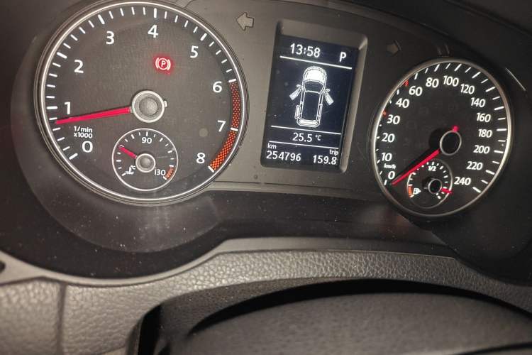 Used Volkswagen Sharan 2012 2.0 TSI Comfort Edition Euro IV Odometer Close Up
