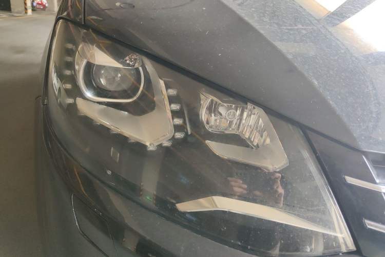 Used Volkswagen Sharan 2012 2.0 TSI Luxury Version Euro IV Right Front Headlight