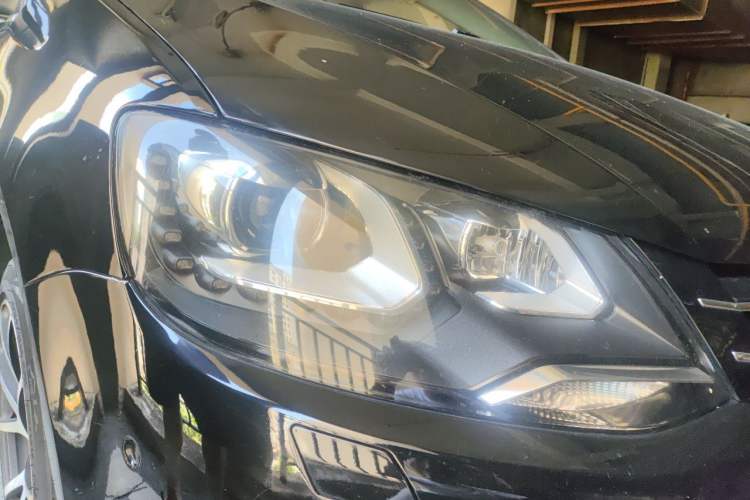 Used Volkswagen Sharan 2012 2.0 TSI Luxury Version Euro IV Right Front Headlight