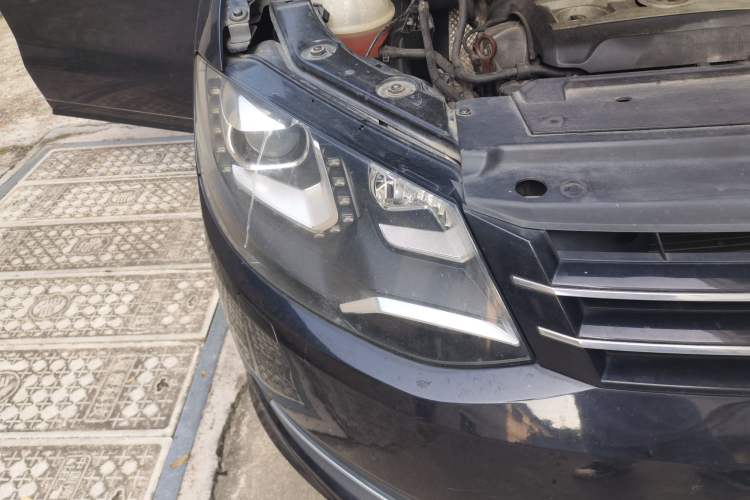 Used Volkswagen Sharan 2012 2.0 TSI Luxury Version Euro IV Right Front Headlight