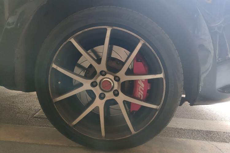 Used Volkswagen Sharan 2012 2.0 TSI Luxury Version Euro IV Right Front Wheel Hub