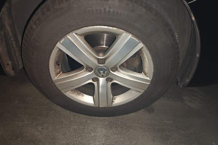 Used Volkswagen Sharan 2012 2.0 TSI Comfort Edition Euro IV Right Front Wheel Hub