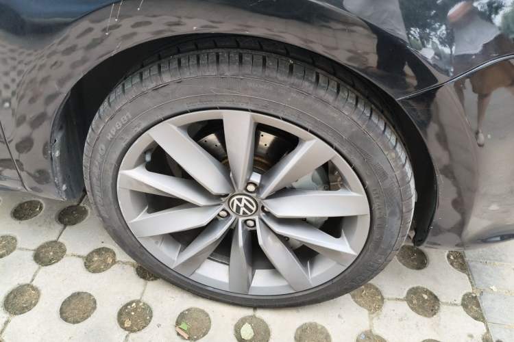 Used Volkswagen Sharan 2012 2.0 TSI Luxury Version Euro IV Right Front Wheel Hub
