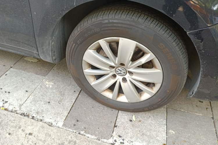 Used Volkswagen Sharan 2012 2.0 TSI Standard Version Euro IV Right Front Wheel Hub