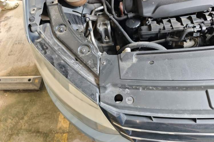 Used Volkswagen Sharan 2012 2.0 TSI Standard Version Euro IV Engine Bay Right