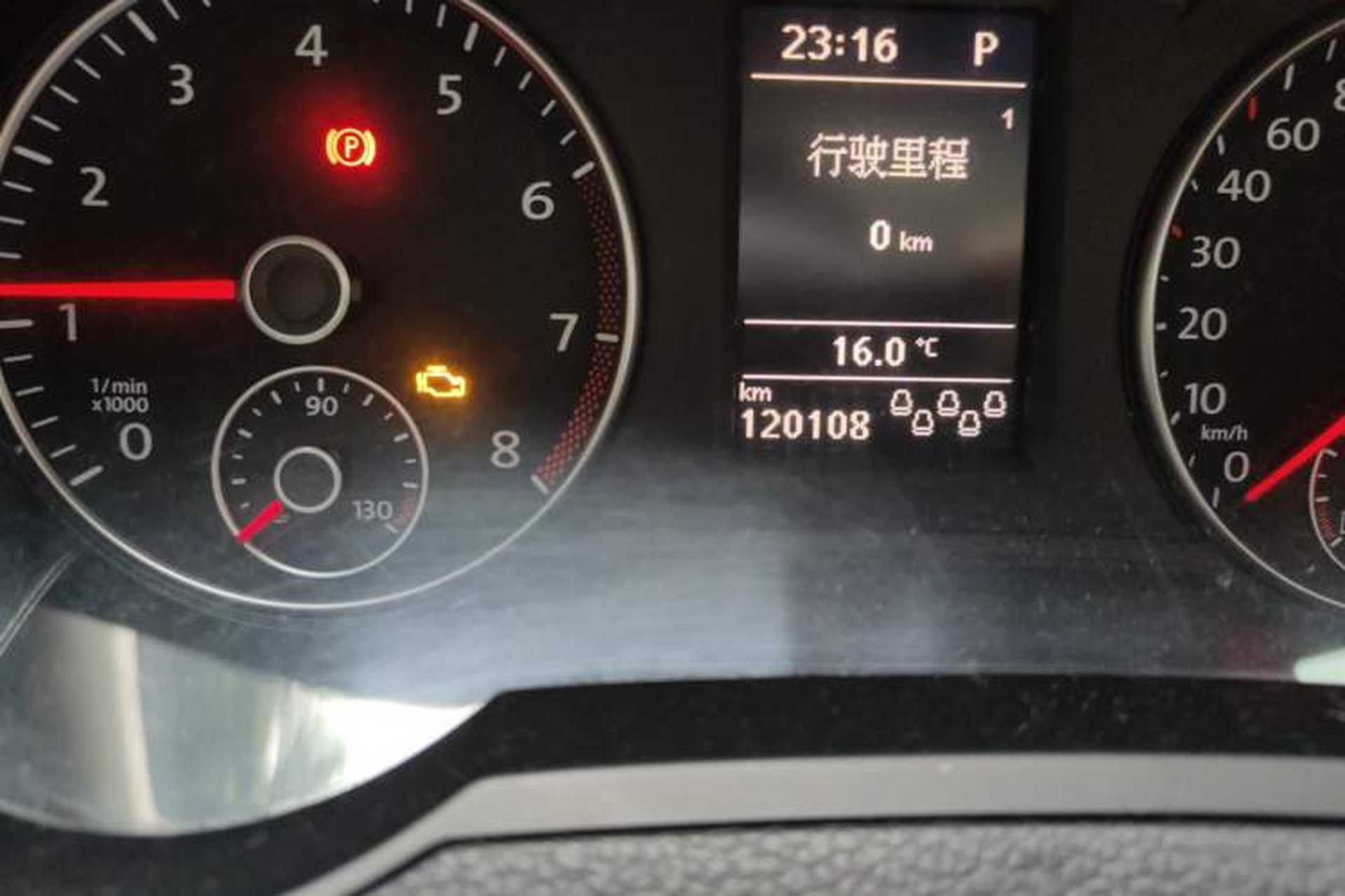 Used Volkswagen Sharan 2012 2.0 TSI Standard Version Euro IV Odometer Close Up