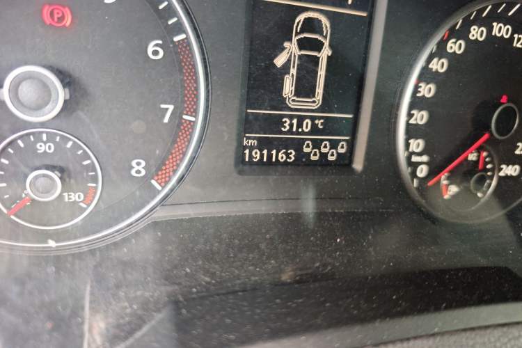 Used Volkswagen Sharan 2012 2.0 TSI Standard Version Euro IV Odometer Close Up