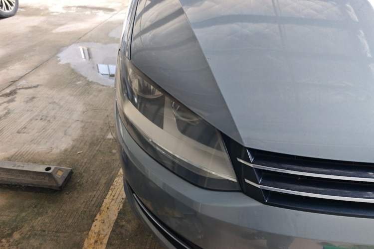 Used Volkswagen Sharan 2012 2.0 TSI Standard Version Euro IV Right Front Headlight
