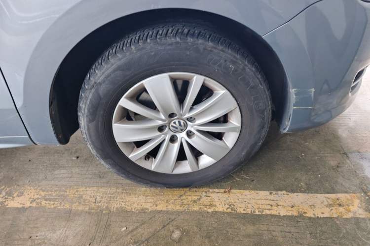 Used Volkswagen Sharan 2012 2.0 TSI Standard Version Euro IV Right Front Wheel Hub