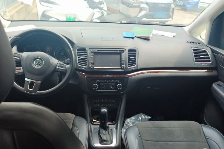 Used Volkswagen Sharan 2012 2.0 TSI Comfort Edition Euro IV Center Console