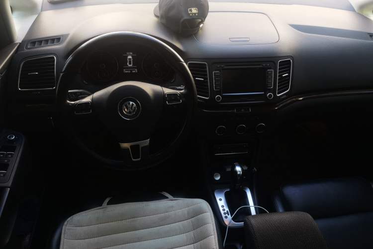 Used Volkswagen Sharan 2012 2.0 TSI Luxury Version Euro IV Center Console