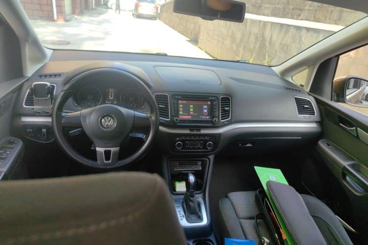 Used Volkswagen Sharan 2012 2.0 TSI Standard Version Euro IV Center Console