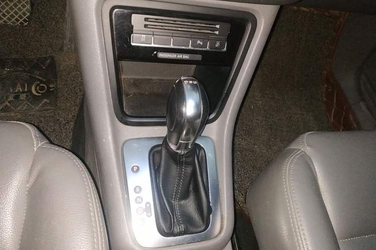 Used Volkswagen Sharan 2012 2.0 TSI Standard Version Euro IV Gear Lever