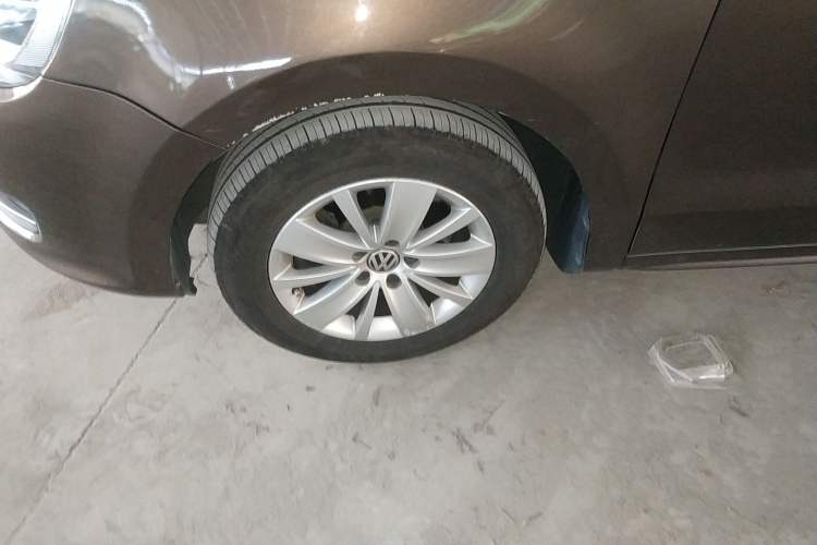 Used Volkswagen Sharan 2012 2.0 TSI Standard Version Euro IV Left Front Wheel Hub