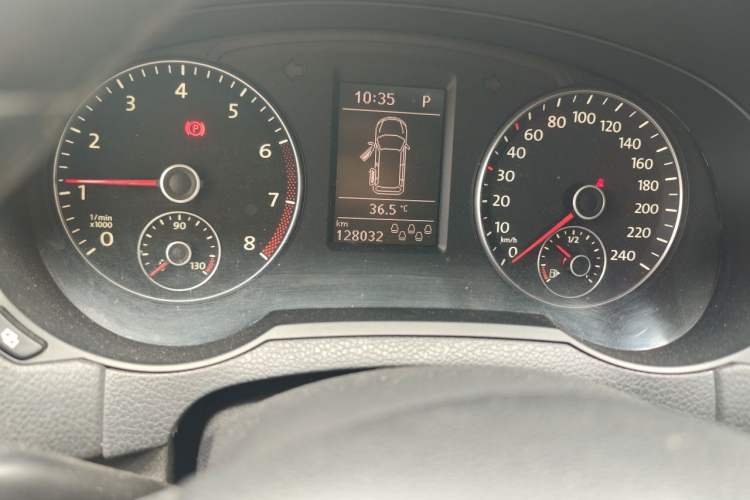 Used Volkswagen Sharan 2012 2.0 TSI Comfort Edition Euro IV Odometer Close Up