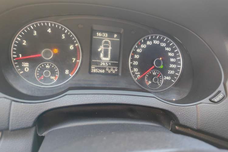 Used Volkswagen Sharan 2012 2.0 TSI Standard Version Euro IV Odometer Close Up