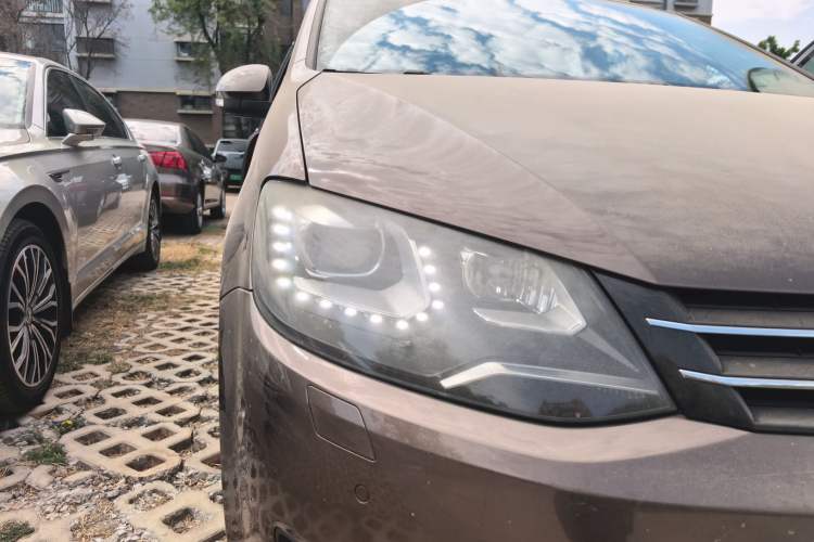 Used Volkswagen Sharan 2012 2.0 TSI Luxury Version Euro IV Right Front Headlight