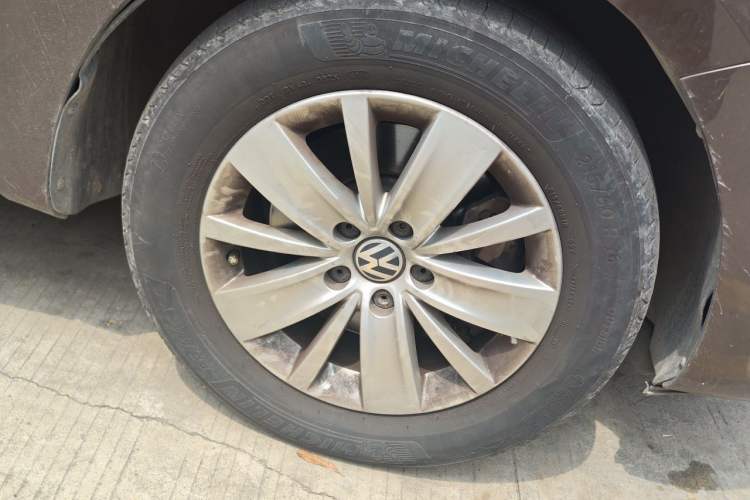 Used Volkswagen Sharan 2012 2.0 TSI Comfort Edition Euro IV Right Front Wheel Hub