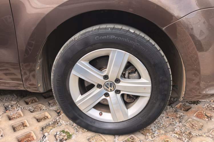Used Volkswagen Sharan 2012 2.0 TSI Luxury Version Euro IV Right Front Wheel Hub