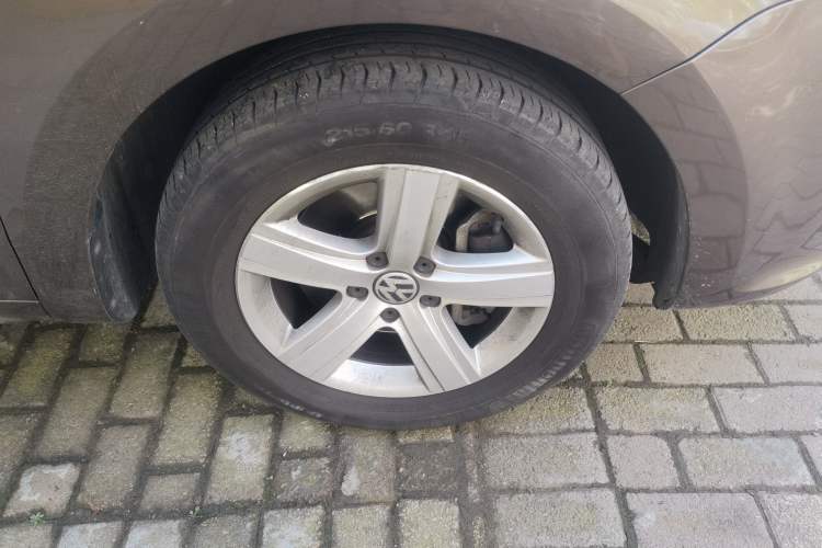 Used Volkswagen Sharan 2012 2.0 TSI Luxury Version Euro IV Right Front Wheel Hub