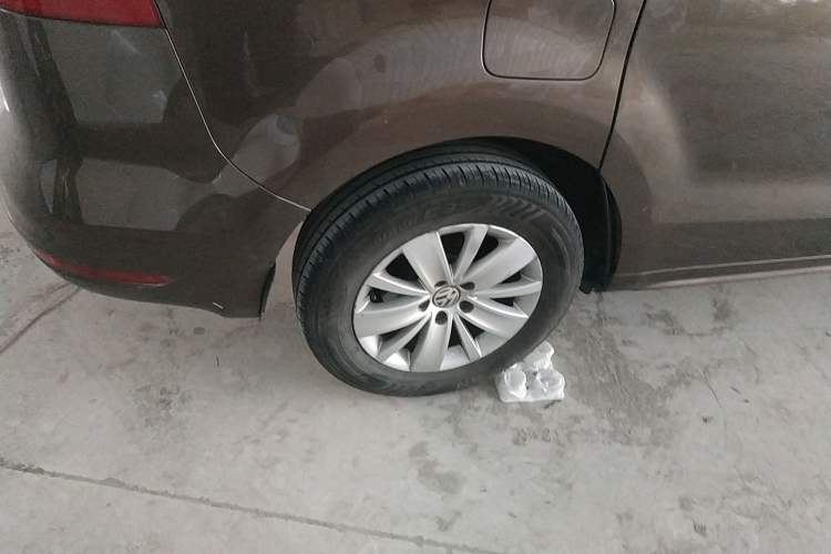 Used Volkswagen Sharan 2012 2.0 TSI Standard Version Euro IV Right Rear Wheel Hub