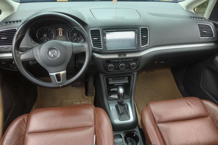 Used Volkswagen Sharan 2012 2.0 TSI Standard Version Euro IV Center Console