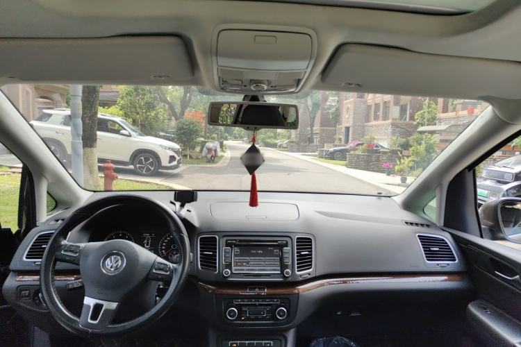 Used Volkswagen Sharan 2012 2.0 TSI Comfort Edition Euro IV Center Console