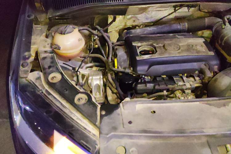Used Volkswagen Sharan 2012 2.0 TSI Standard Version Euro IV Engine Bay Right
