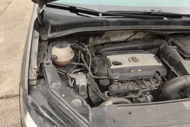 Used Volkswagen Sharan 2012 2.0 TSI Standard Version Euro IV Engine Bay Right