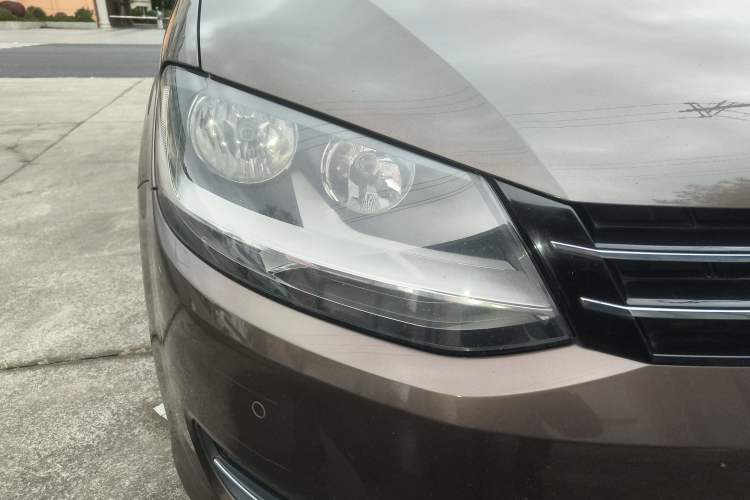 Used Volkswagen Sharan 2012 2.0 TSI Standard Version Euro IV Right Front Headlight