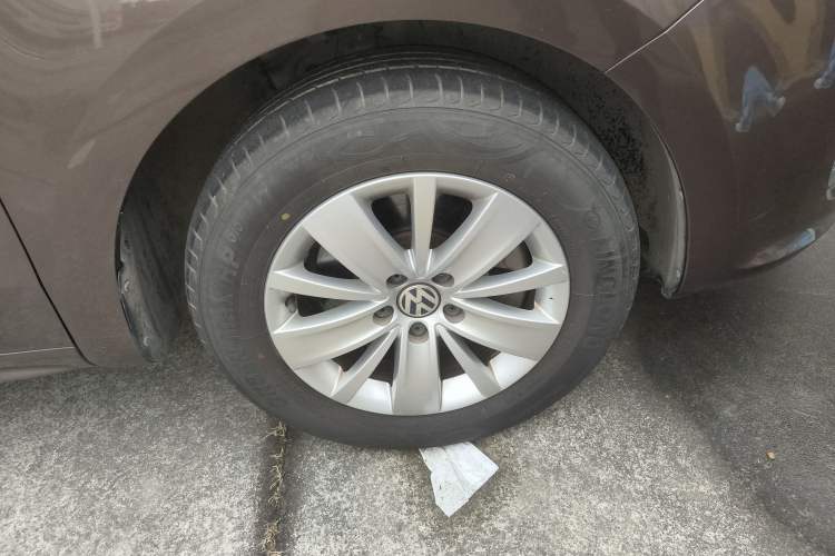 Used Volkswagen Sharan 2012 2.0 TSI Standard Version Euro IV Right Front Wheel Hub