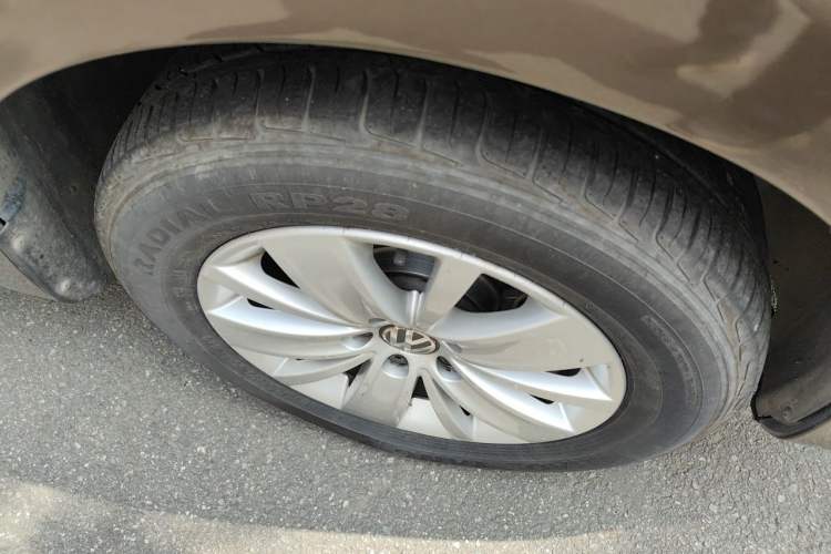 Used Volkswagen Sharan 2012 2.0 TSI Comfort Edition Euro IV Right Front Wheel Hub