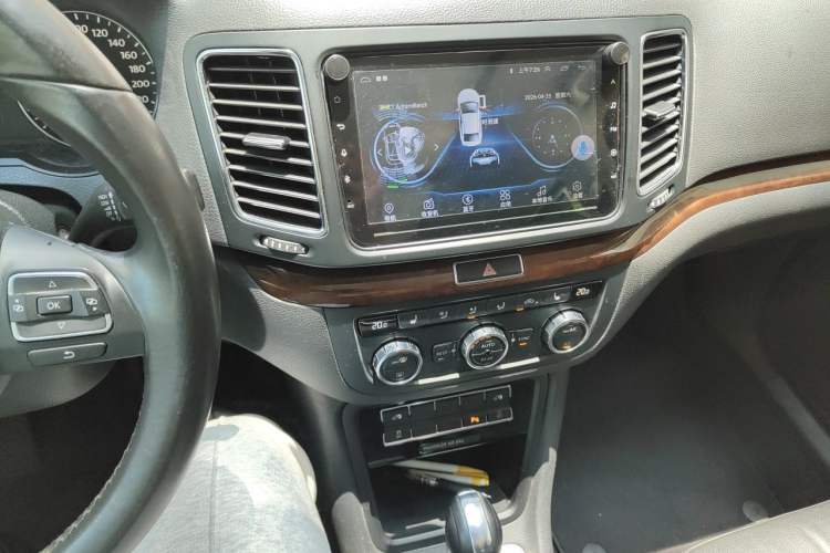 Used Volkswagen Sharan 2012 2.0 TSI Comfort Edition Euro IV Audio And AC Panel