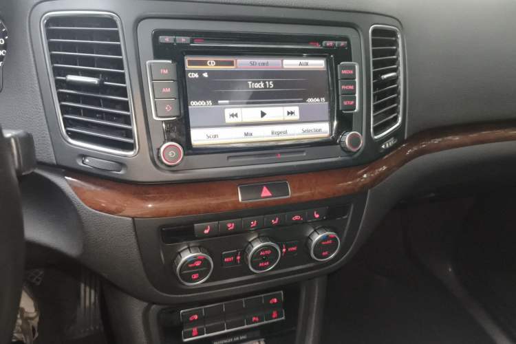 Used Volkswagen Sharan 2012 2.0 TSI Comfort Edition Euro IV Audio And AC Panel