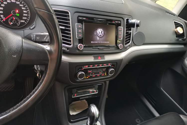 Used Volkswagen Sharan 2012 2.0 TSI Standard Version Euro IV Audio And AC Panel