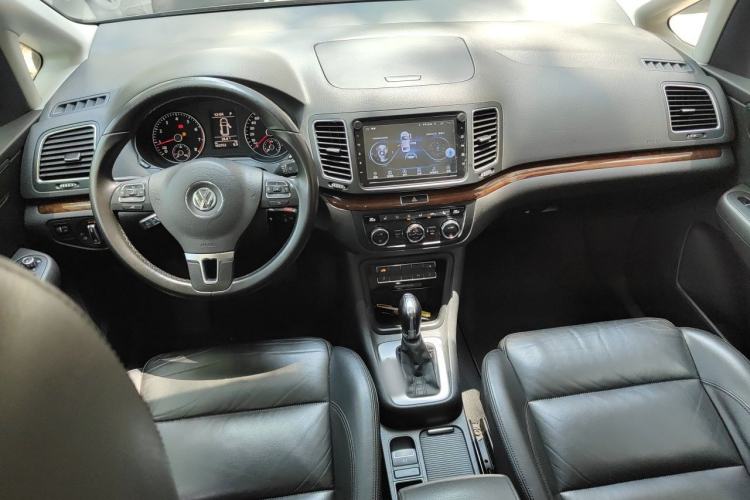 Used Volkswagen Sharan 2012 2.0 TSI Comfort Edition Euro IV Center Console