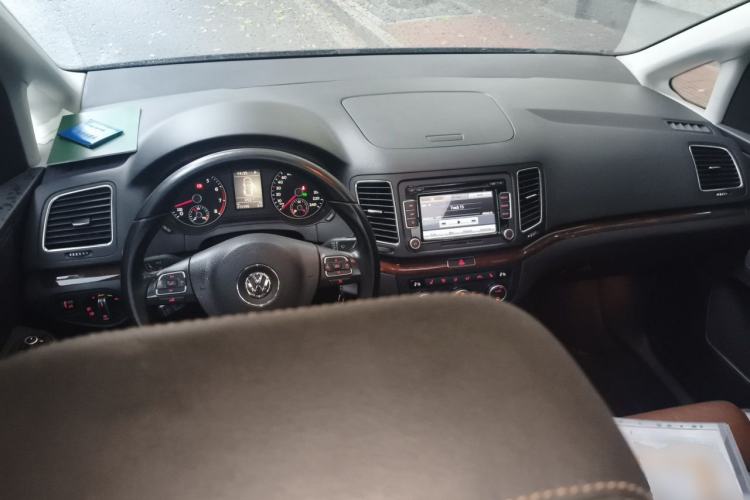 Used Volkswagen Sharan 2012 2.0 TSI Comfort Edition Euro IV Center Console