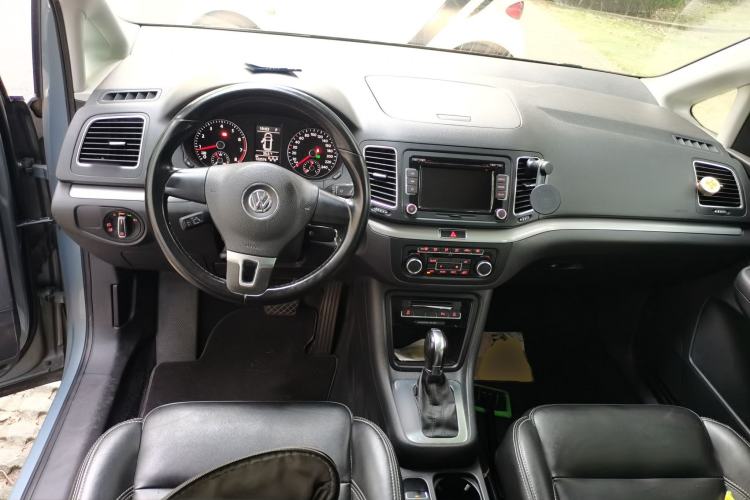 Used Volkswagen Sharan 2012 2.0 TSI Standard Version Euro IV Center Console