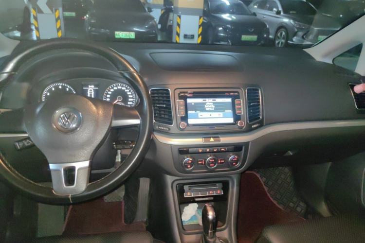 Used Volkswagen Sharan 2012 2.0 TSI Standard Version Euro IV Center Console