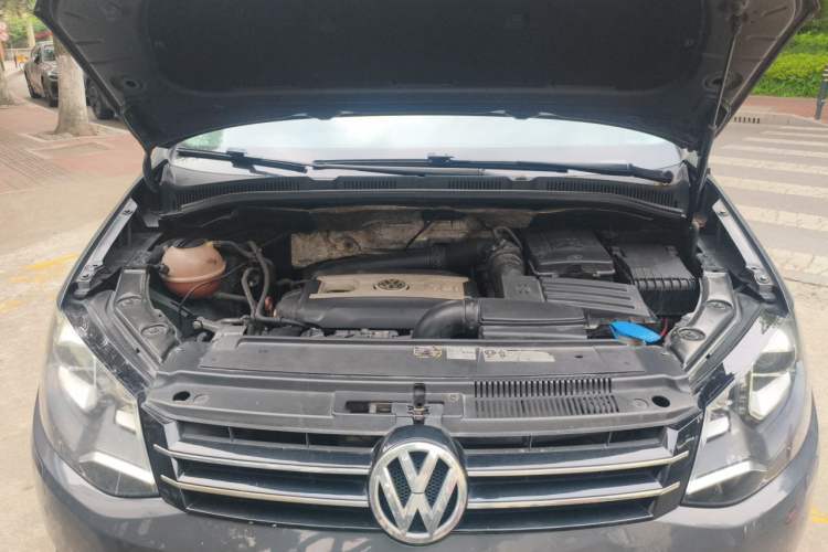 Used Volkswagen Sharan 2012 2.0 TSI Comfort Edition Euro IV Engine Bay