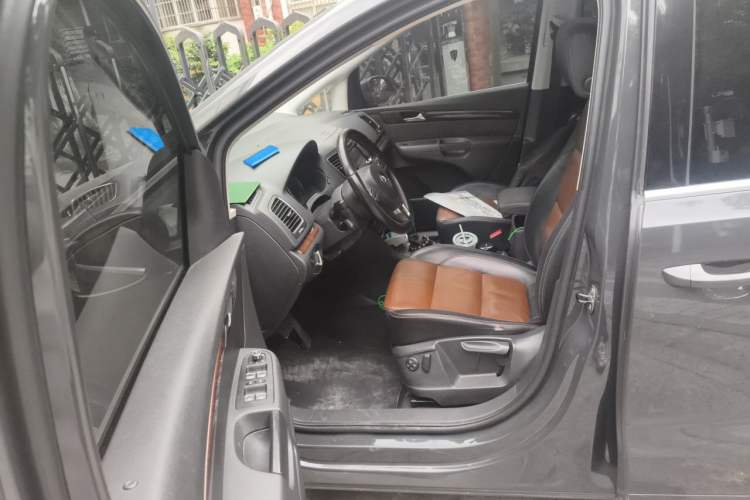 Used Volkswagen Sharan 2012 2.0 TSI Comfort Edition Euro IV Left Front Seat