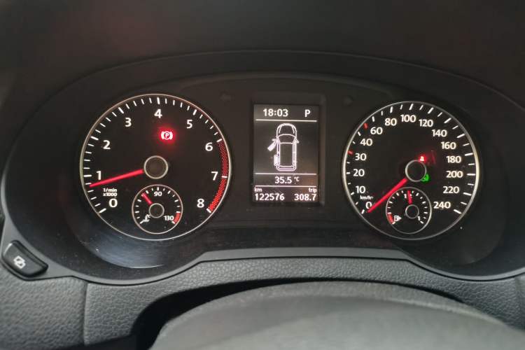 Used Volkswagen Sharan 2012 2.0 TSI Standard Version Euro IV Odometer Close Up